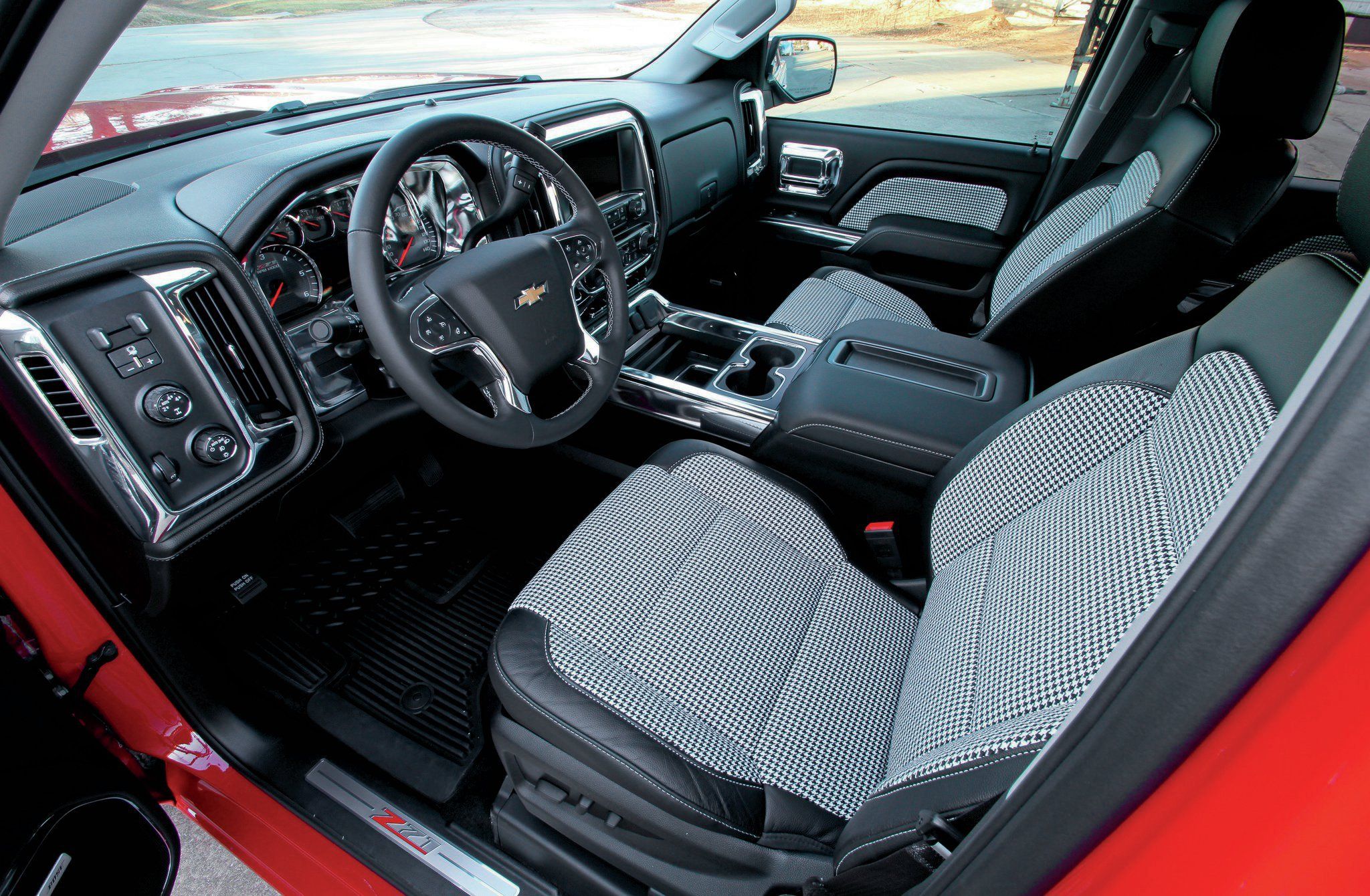 https://mallettcars.com/wp-content/uploads/2019/05/2014-chevy-silverado-retro-mallet-super10-interior.jpg
